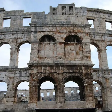 Apartment Seaview Arena Pula